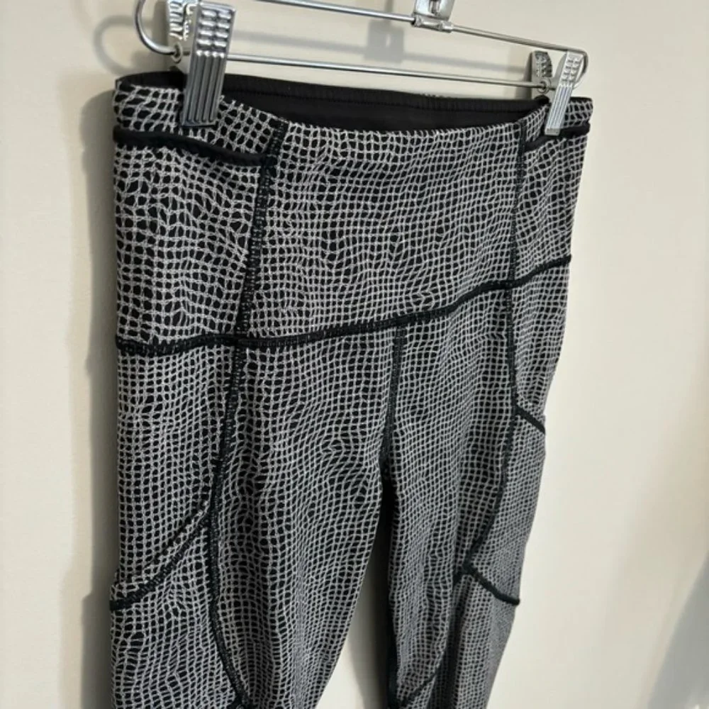 Lululemon Outrun Tight Fall Net White Black Side Pocket Workout Ankle Crop - Picture 6 of 16